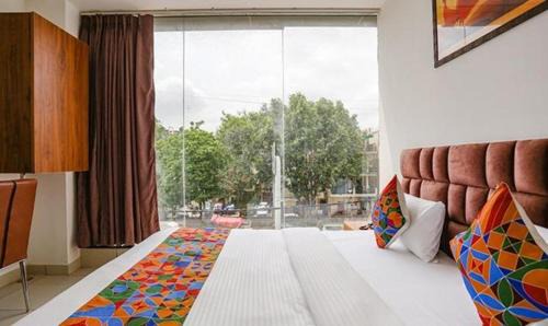 Sector 3 Hotel | FabExpress Shine Inn
