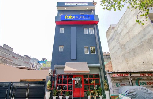 Delhi Hotel | FabHotel Chawla House