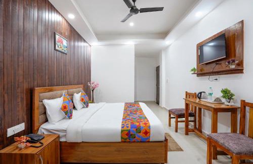Noida Hotel | FabHotel Frolic Luxury Stay