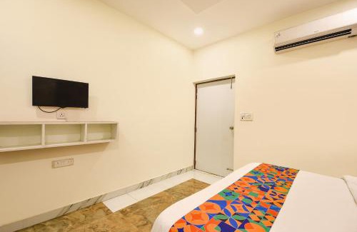 Faridabad Hotel | FabHotel High View