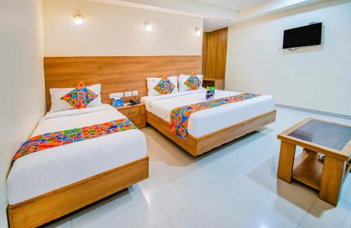 Gandhipuram Hotel | FabHotel Jansi Deluxe - Nr Gandhipuram Bus stand