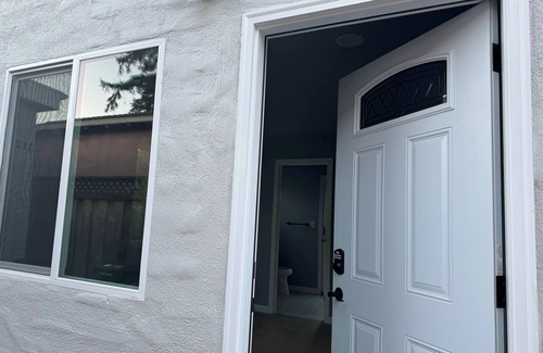 Roosevelt House | Fabulous 1b1b with AC in Redwood City