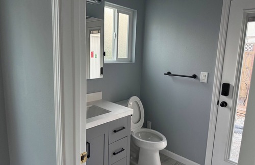 Roosevelt House | Fabulous 1b1b with AC in Redwood City