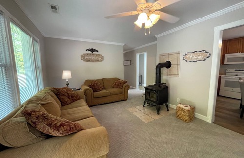 Mountain City House | Fabulous 2-bedroom house next to beautiful creek in Mtn City/Laurel Bloomery
