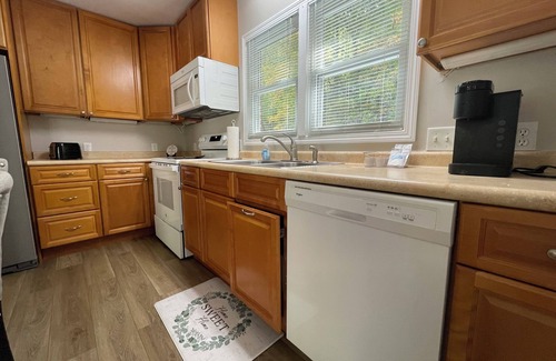 Mountain City House | Fabulous 2-bedroom house next to beautiful creek in Mtn City/Laurel Bloomery