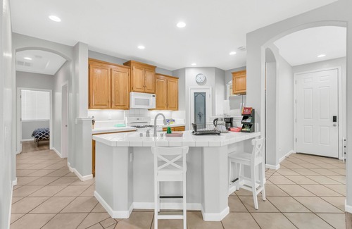 Hood House | Fabulous 2-bedroom house with AC in Elk Grove