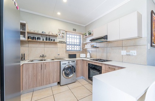 Greater Johannesburg Metropolitan Area House | Fabulous 3-bedroom house with an Office & Wifi 200 Mbps in Johannesburg, Gauteng