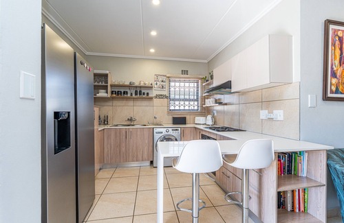 Greater Johannesburg Metropolitan Area House | Fabulous 3-bedroom house with an Office & Wifi 200 Mbps in Johannesburg, Gauteng
