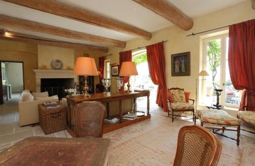 Gordes Villa | Fabulous bastide in Gordes overlooking the Lubéron - by feelluxuryholidays