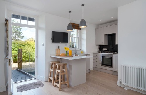 Bath Apartment | Fabulous Central Location with balcony