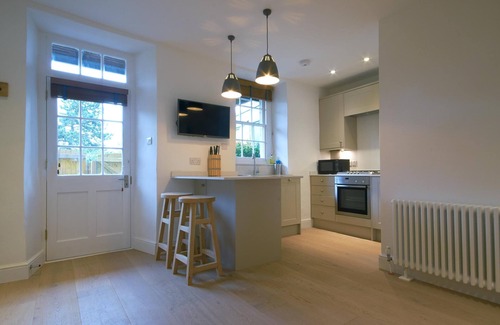 Bath Apartment | Fabulous Central Location with balcony