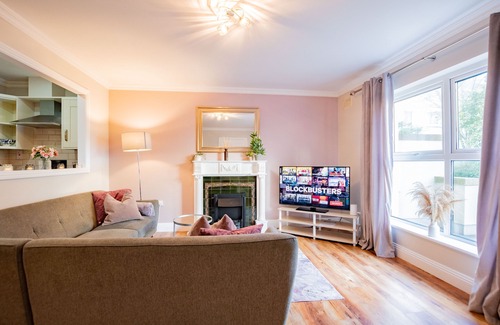Galway City Centre House | FABULOUS city townhouse in the heart of Galway city. Sleeps 12. Parking