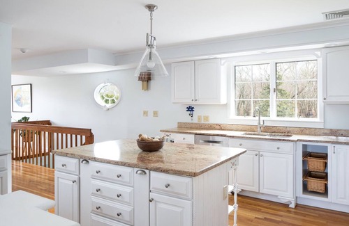 Narragansett House | Fabulous estate on country setting, minutes from area beaches