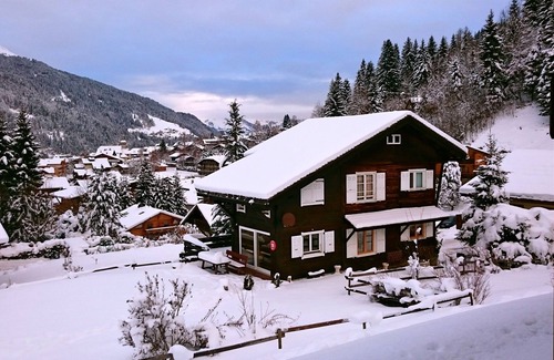 Les Contamines-Montjoie Ski Chalet | Fabulous 10 bed chalet with large garden next to the nursery slope