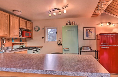 Alyeska Ski Chalet | Fabulous Girdwood Chalet Walk to Slopes with Hot Tub, Sauna, Wifi