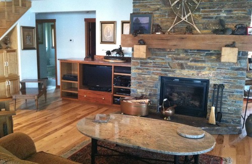 Polson House | FABULOUS Lakefront Property on Rocky Point! Classic cabin with every amenity!