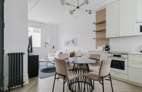 Lista Apartment | Fabulous Lista 3BR w/A/C, 4 min from El Retiro Park, by Blueground