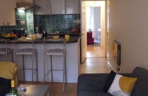 Glasgow Westend Apartment | Fabulous location, One Bedroom West End Flat, just off Byres rd, close to SEC &