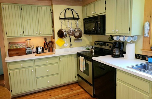 Vineyard Haven House | Fabulous Makonikey with multi-levels & multi-decks ~WALK TO PRIVATE BEACH! A/C!