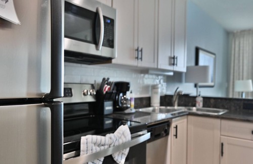 Downtown Myrtle Beach Condo | ❤️Fabulous Penthouse, Central MB, 2 Balconies,Watch Sunrise in Your Bed