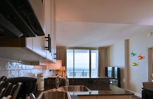 Downtown Myrtle Beach Condo | ❤️Fabulous Penthouse, Central MB, 2 Balconies,Watch Sunrise in Your Bed