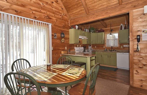 Davis Cabin | Fabulous Rustic Mountain Cabin walking distance to Timberline Mountain Slopes!