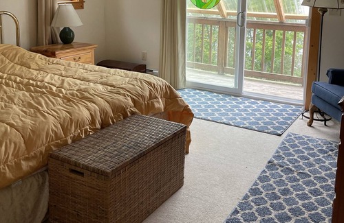 Newport House | Fabulous space for a gathering to ski, snowmobile or just have fun.