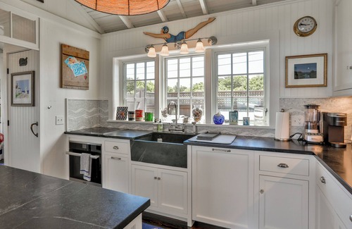 East Chop Cottage | Fabulous Waterfront 3-Bedroom Martha's Vineyard Cottage