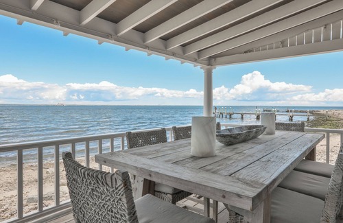 East Chop Cottage | Fabulous Waterfront 3-Bedroom Martha's Vineyard Cottage