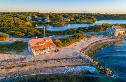 East Chop Cottage | Fabulous Waterfront 3-Bedroom Martha's Vineyard Cottage