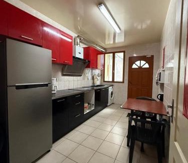 Roanne House | Face à la gare - Chambre 8