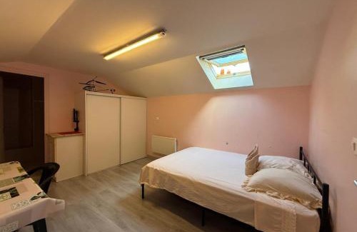 Roanne House | Face à la gare - Chambre 8