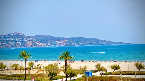 Empuriabrava Apartment | Face a la Mer - vue epique, climatisation, wifi, draps inclus