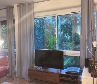 Neuilly-sur-Seine Apartment | Face au Bois de Boulogne et proche Champs-Élysées