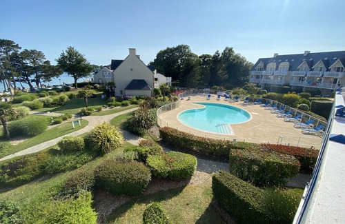 Fouesnant Apartment | FACING THE SEA, T3 refurbished overlooking the beach Cap Coz, pool, terrace