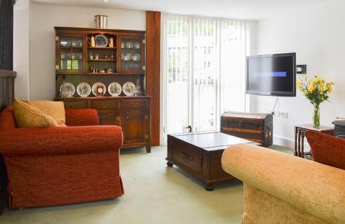 Cullompton House | Fair Maid