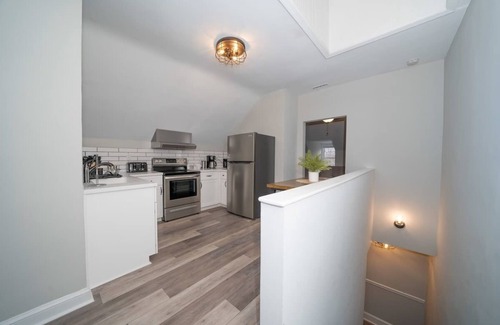 Ghent Apartment | Fairfax Manor Pearl Suite