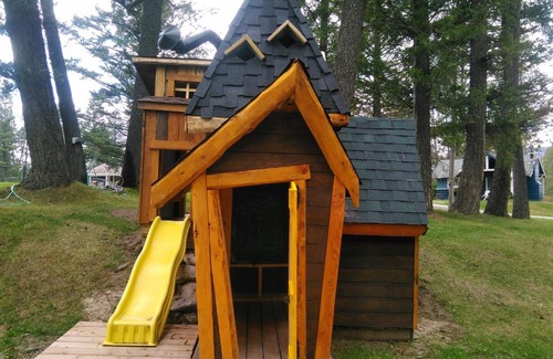 East Kootenay Hotel | Fairmont Mountain Bungalows