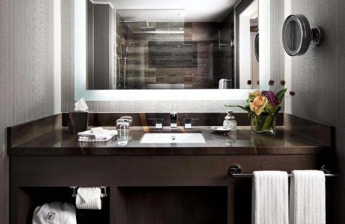 Coal Harbour Hotel | Fairmont Waterfront