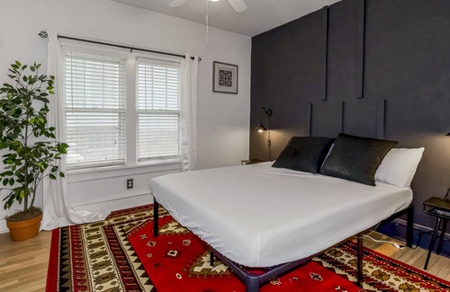 West Plaza House | Fairmount Walking distance to Country Club Plaza