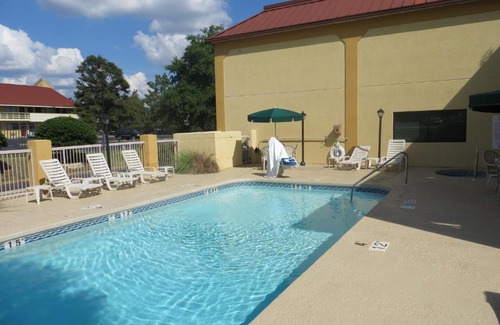 Mobile Hotel | Fairview Inn & Suites Mobile