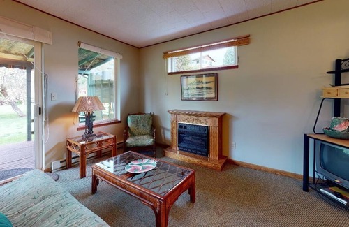 Birch Bay House | Fairview Lodge BIRCH BAY Waterfront Home Sleeps 13+ on Birch Bay Dr.
