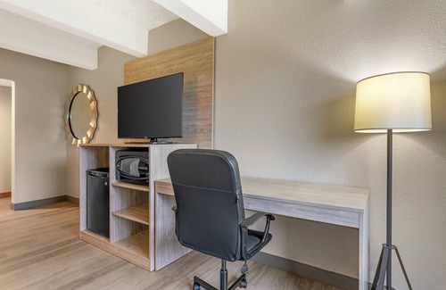 Mishicot Resort | Fairway Inn & Suites