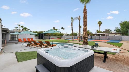 Thunderbird Desert Estates House | Fairway Oasis by AvantStay Ultimate Scottsdale Oasis