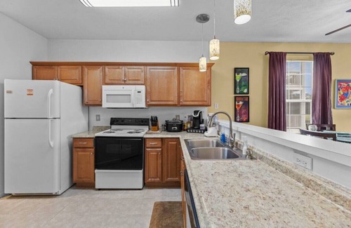 Carolina Forest Condo | Fairway Retreat w/3 bds, golf view, hot tub