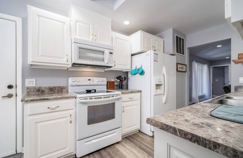 Hot Springs Village House | Fairway Views, Screened Porch and BBQ in Hot Springs Village Gated Community! Golfers’ Dream Escape