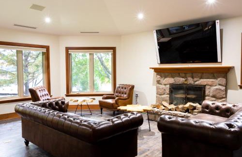 Huntsville Hotel | Fairy Bay Lakehouse