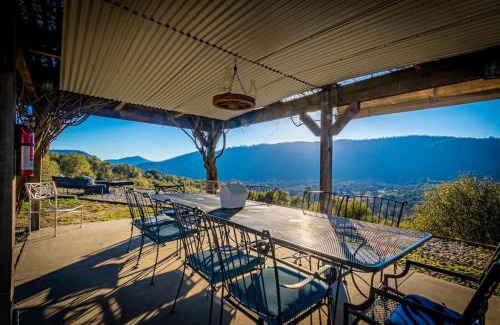 Ahwahnee House | Fairy Tale 13-acre Sunset Villa at Windy Gap Valley near Yosemite