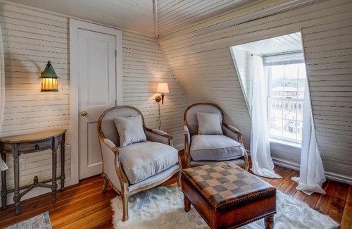 Belmont House | Fairytale Loft Suite 1 bed, 1 bath Luxury Apartment in Downtown Belmont
