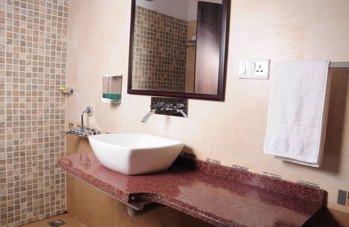 Elappara Hotel | Falcon Crest Resort